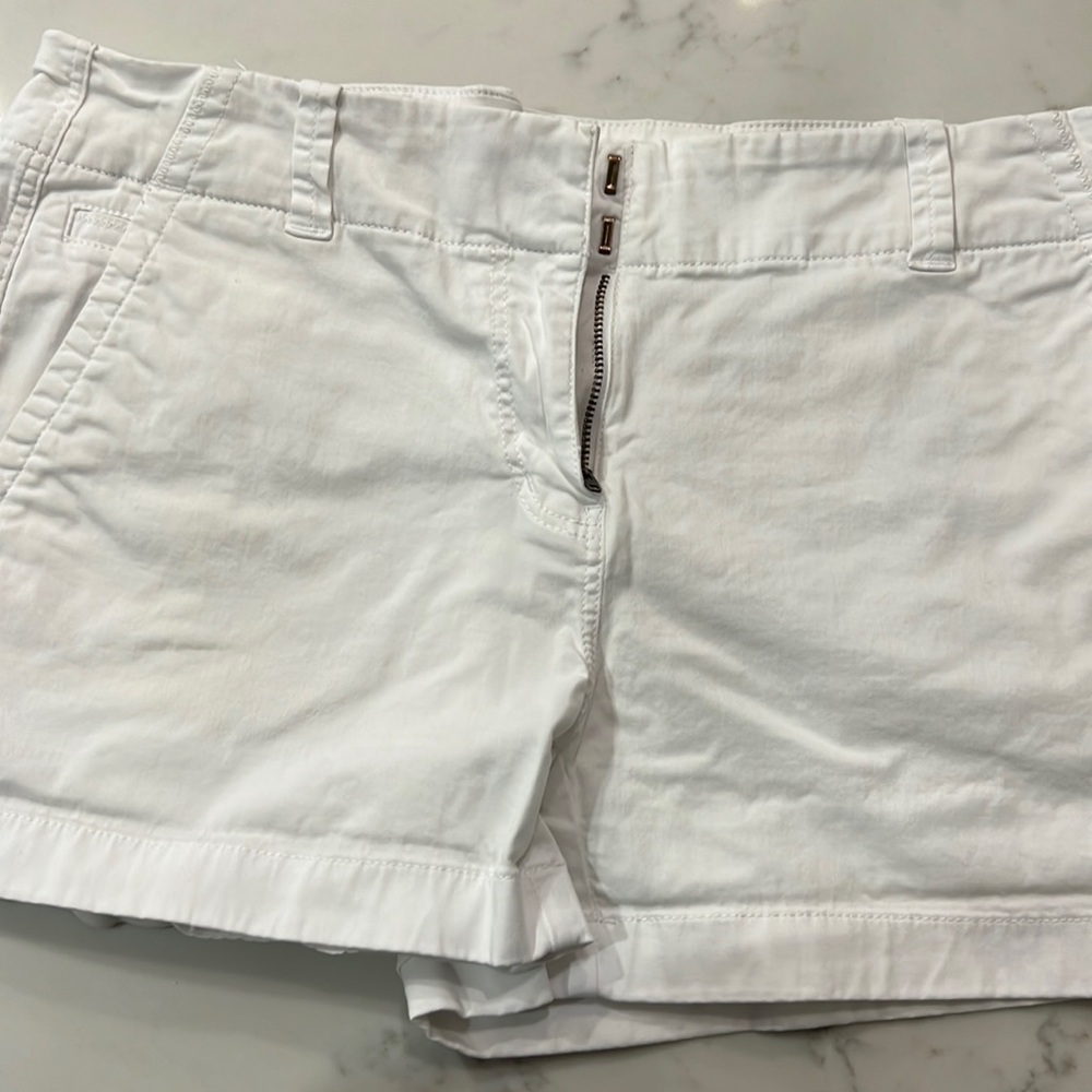Vineyard Vines 3 inch short in white